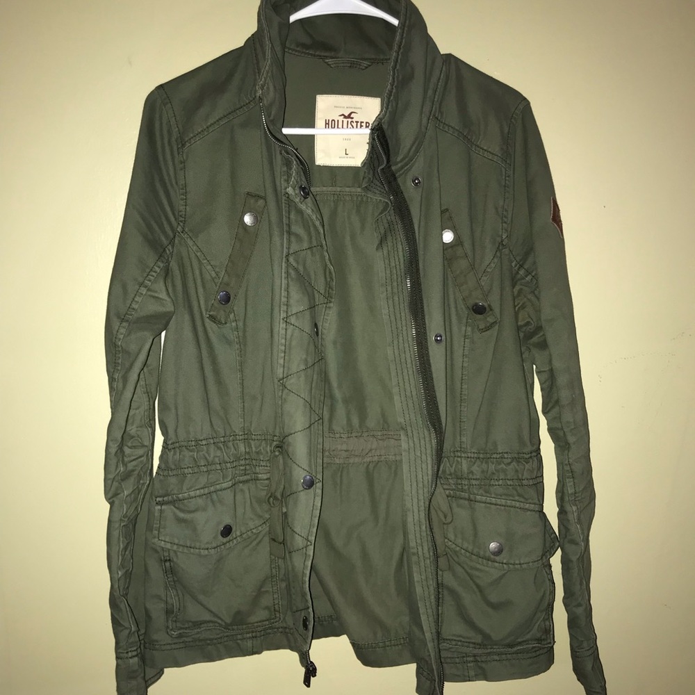 Hollister army green jacket (zipper broke)